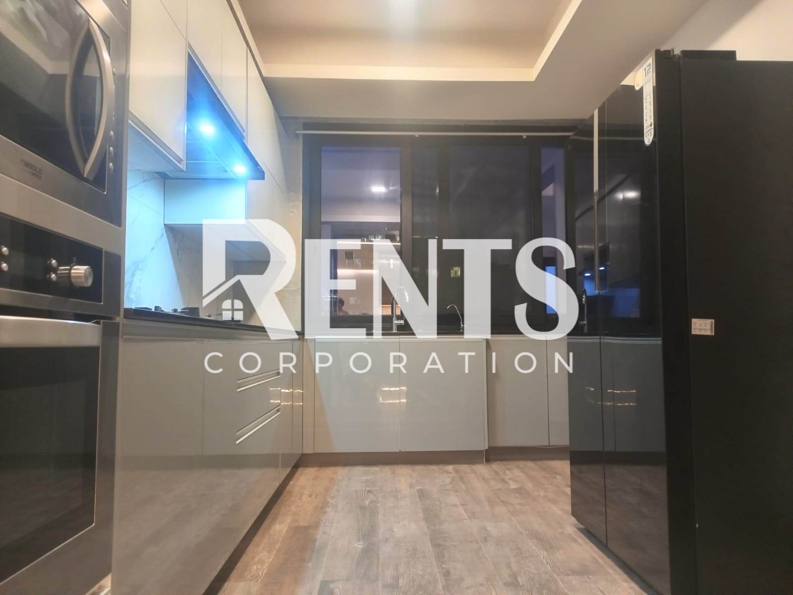 Villa on Hollywood Boulevard