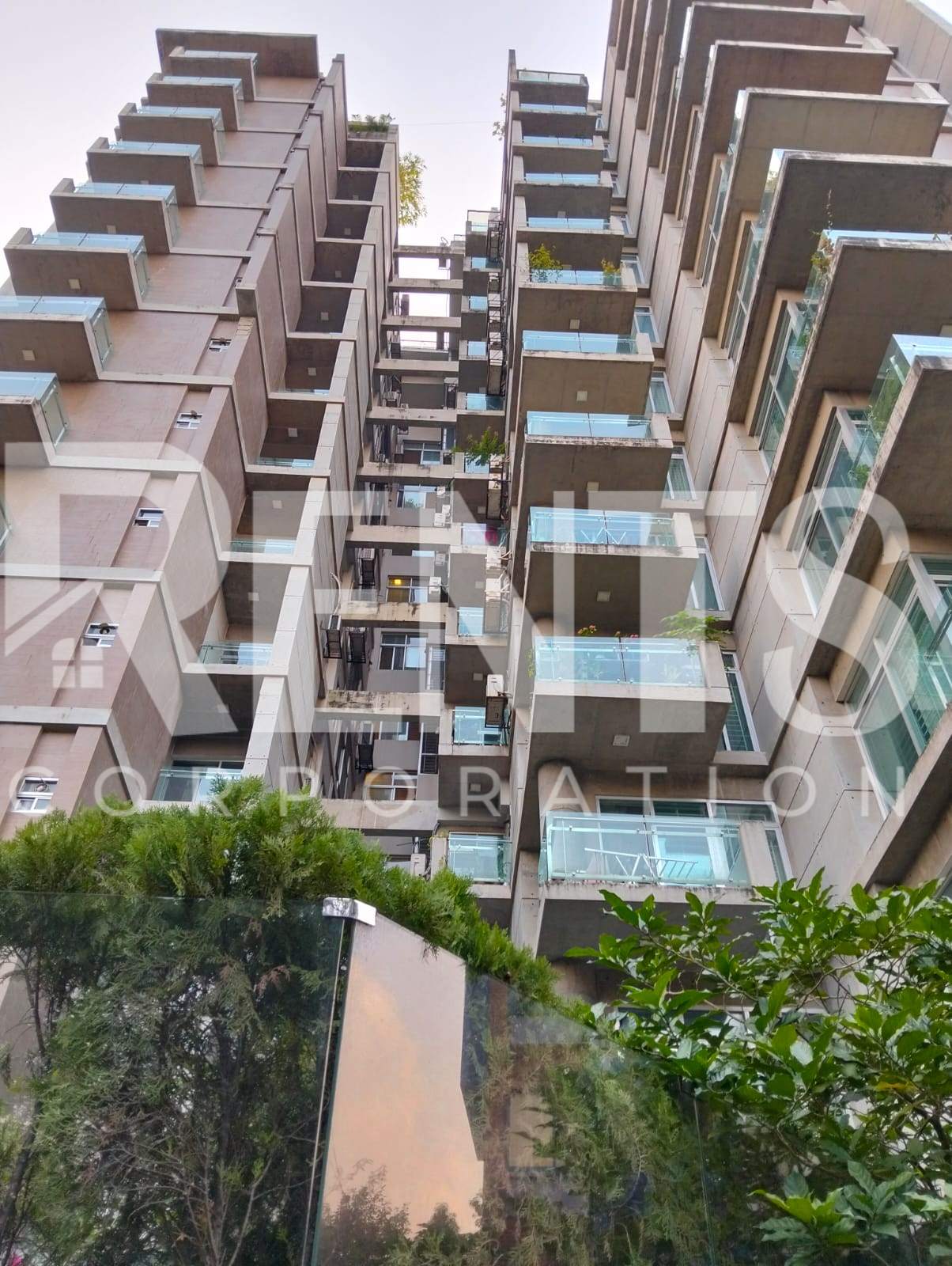 Villa on Hollywood Boulevard