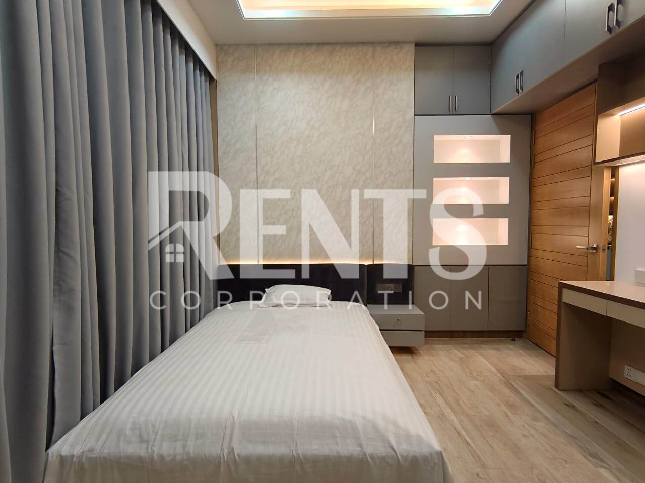 Villa on Hollywood Boulevard