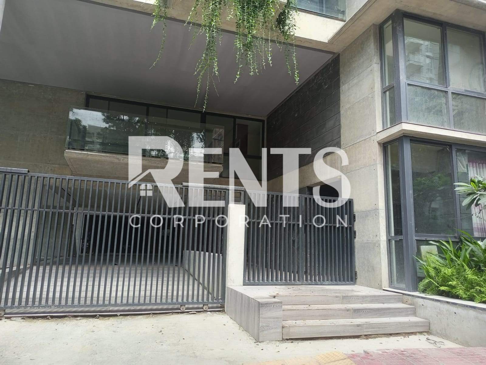 Villa on Hollywood Boulevard