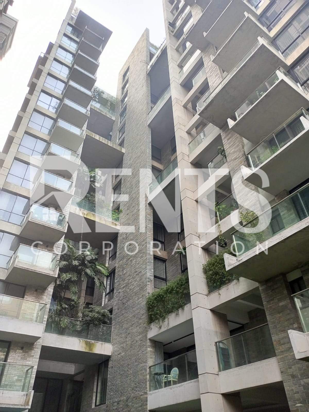 Villa on Hollywood Boulevard