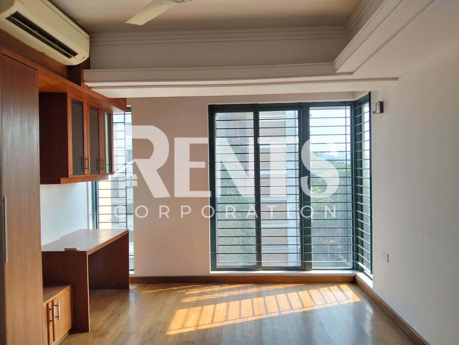 Villa on Hollywood Boulevard