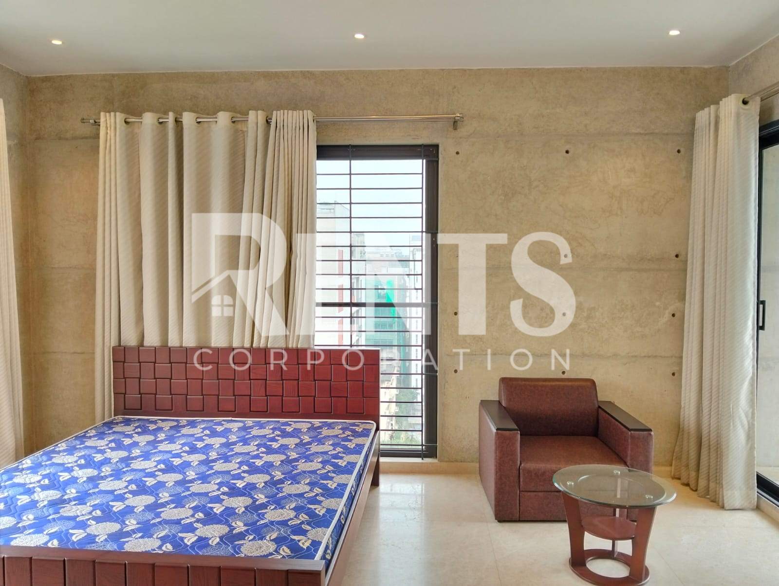 Villa on Hollywood Boulevard