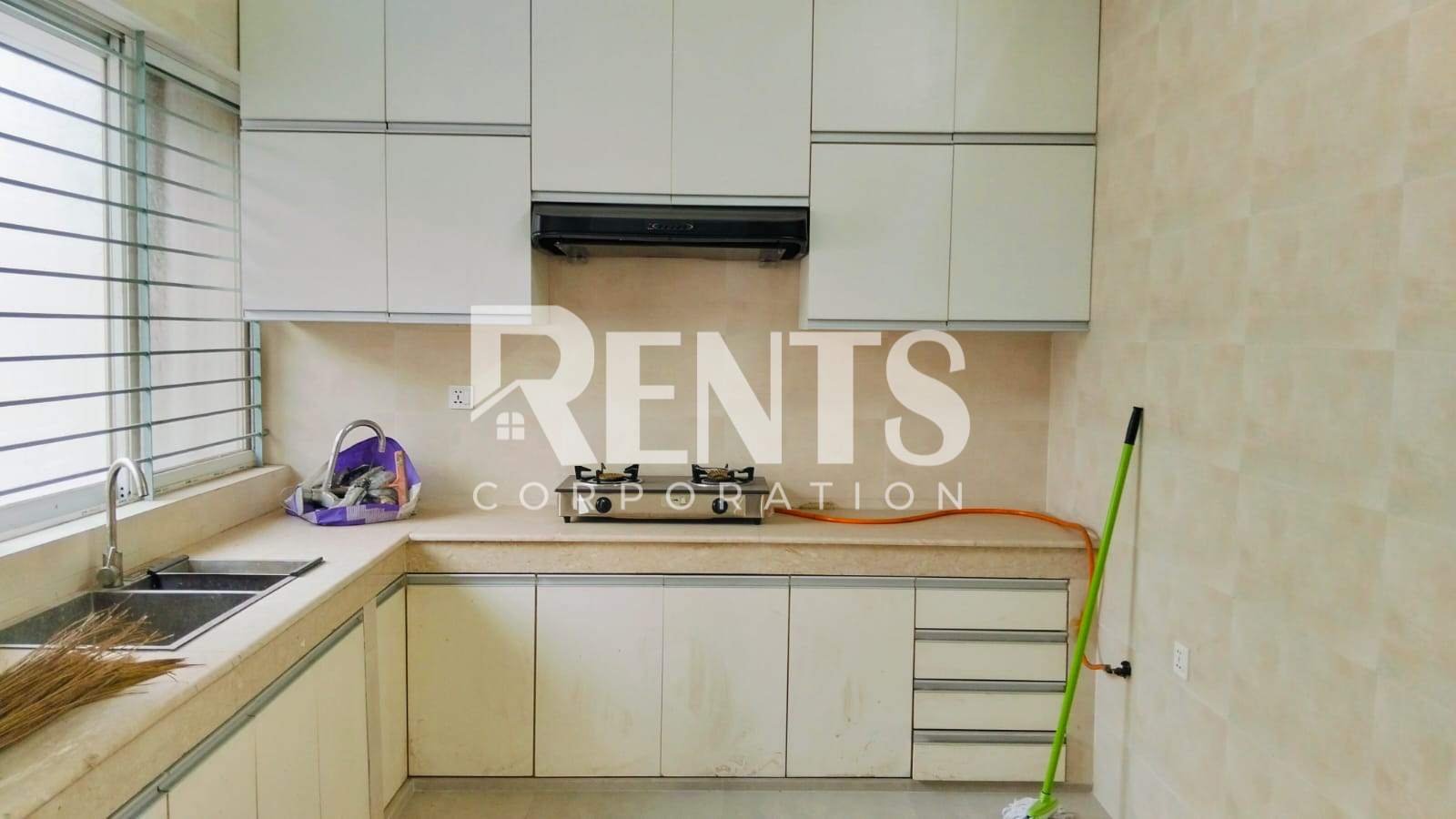 Villa on Hollywood Boulevard