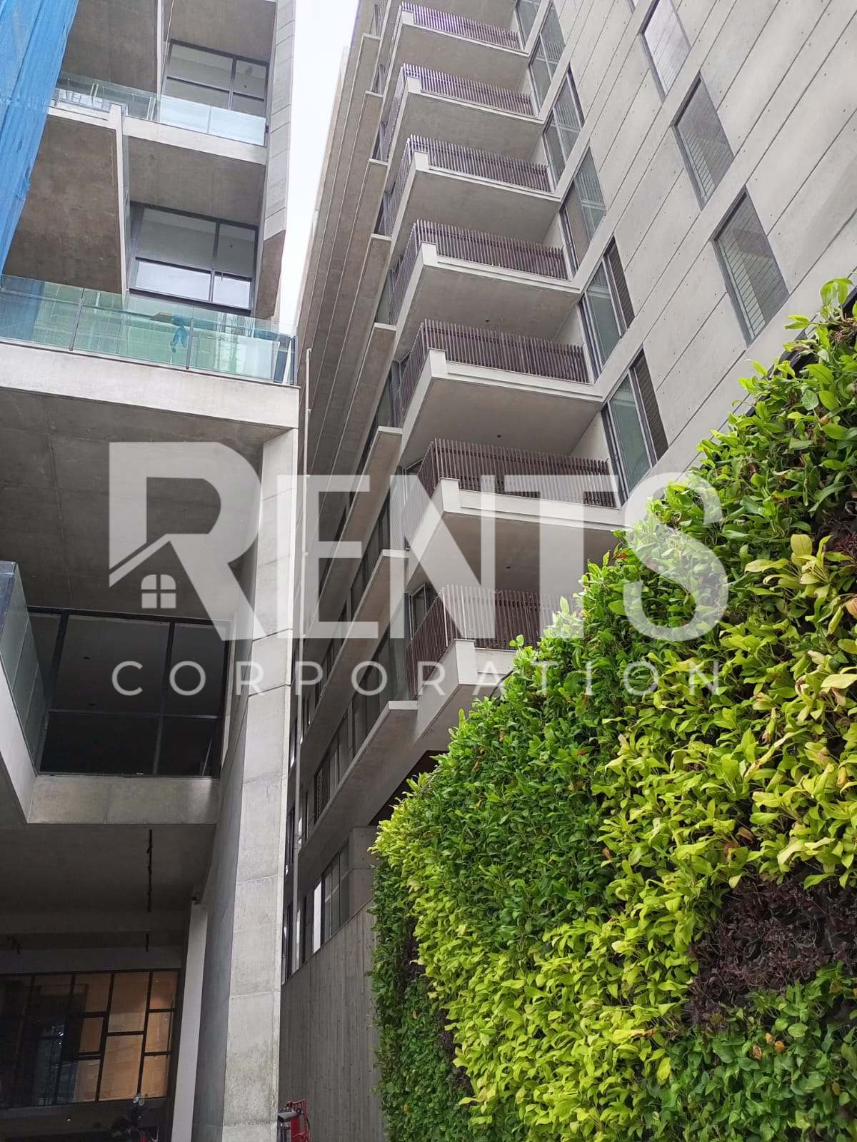 Villa on Hollywood Boulevard