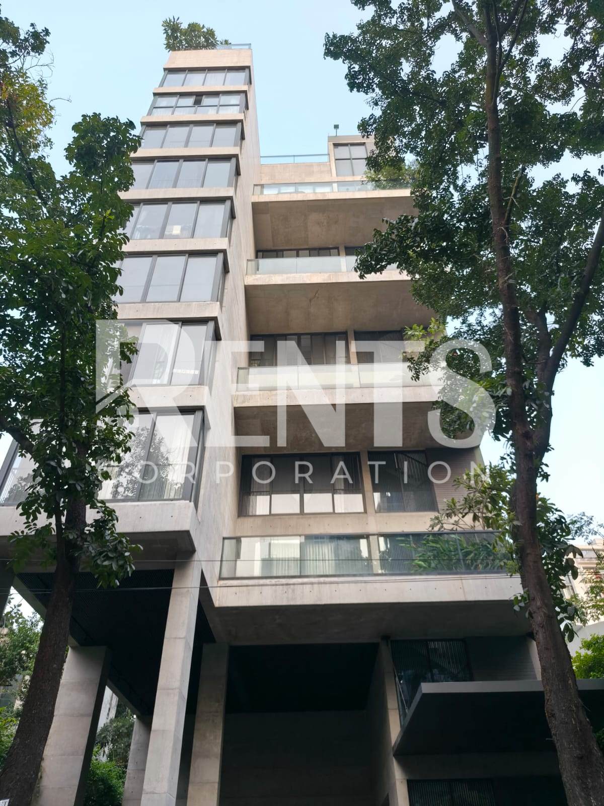 Villa on Hollywood Boulevard