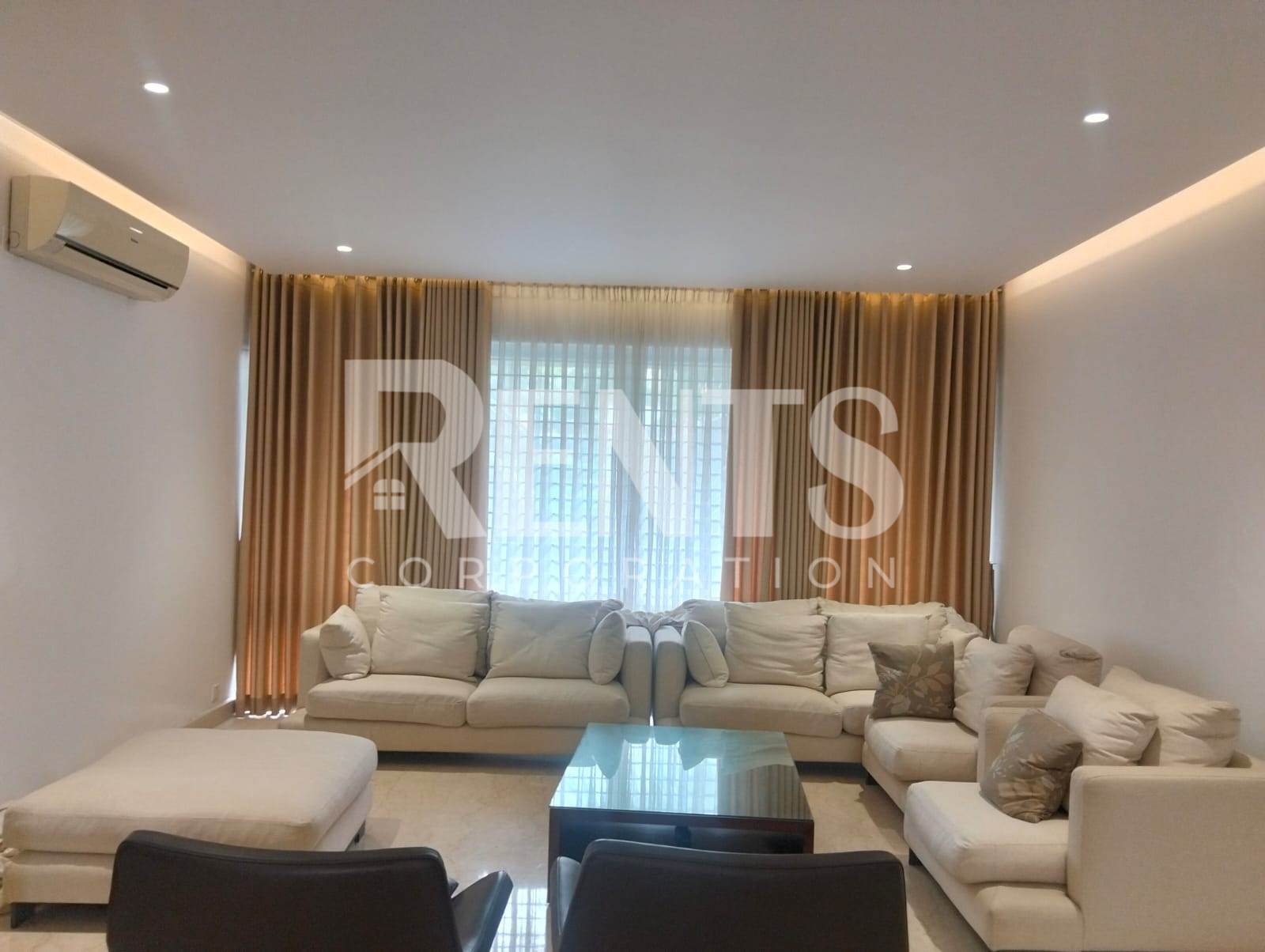 Villa on Hollywood Boulevard