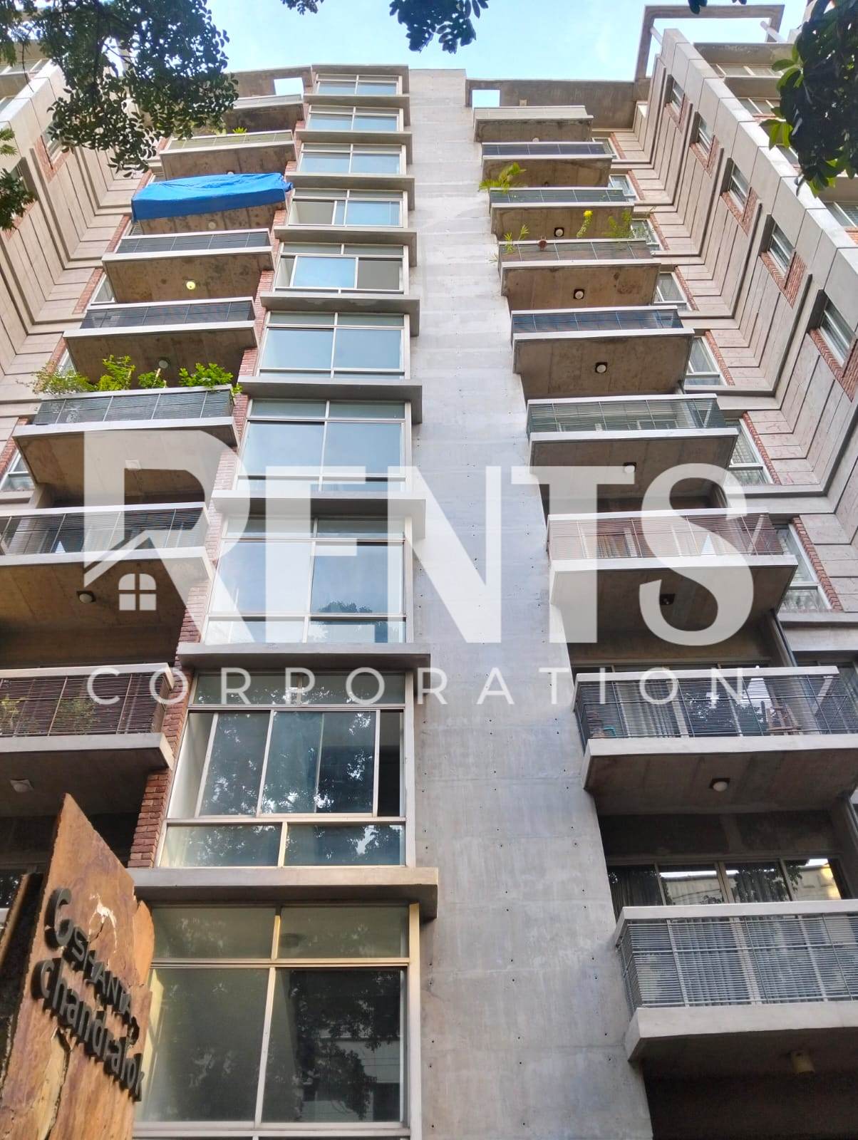 Villa on Hollywood Boulevard