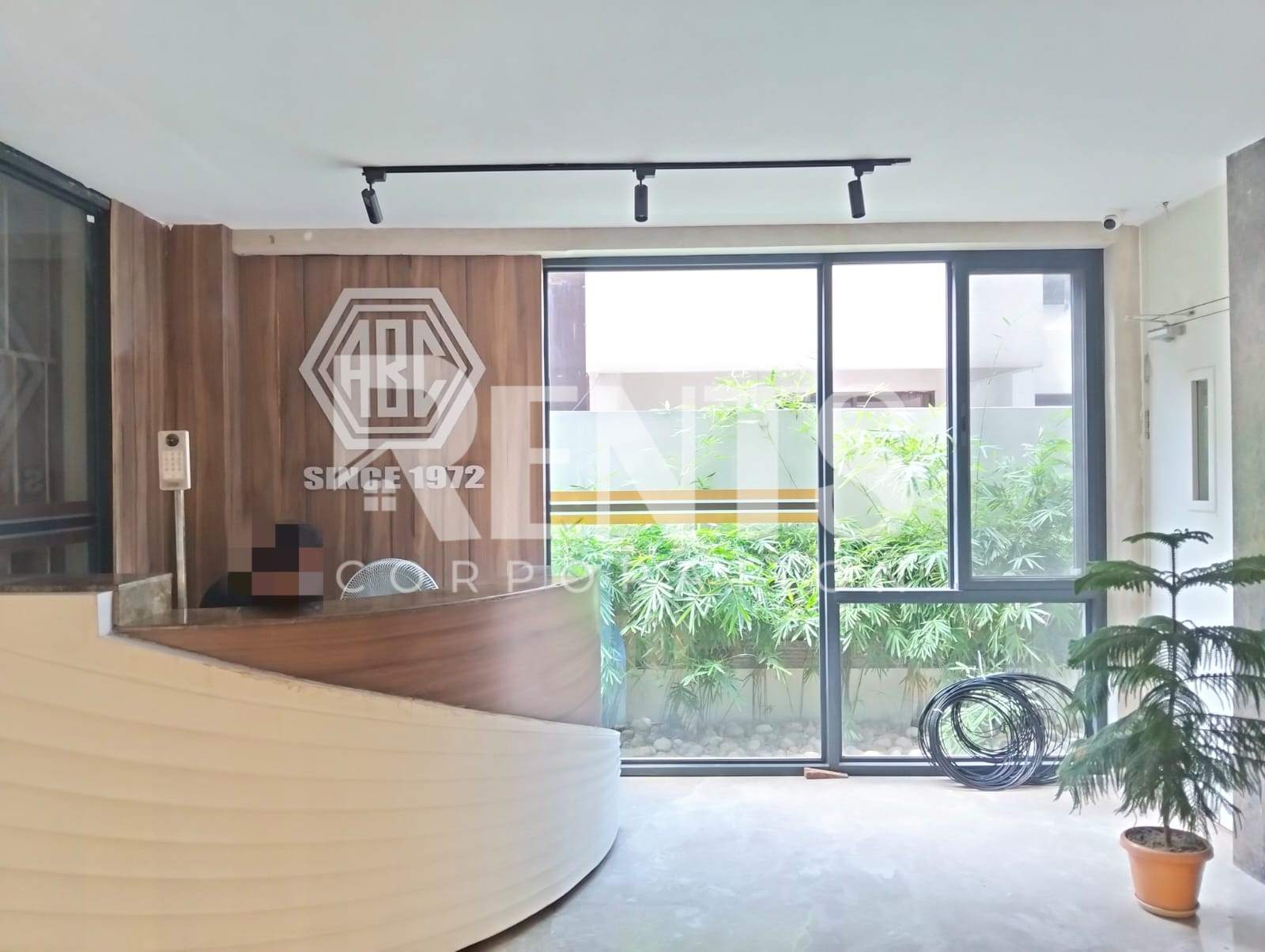 Villa on Hollywood Boulevard