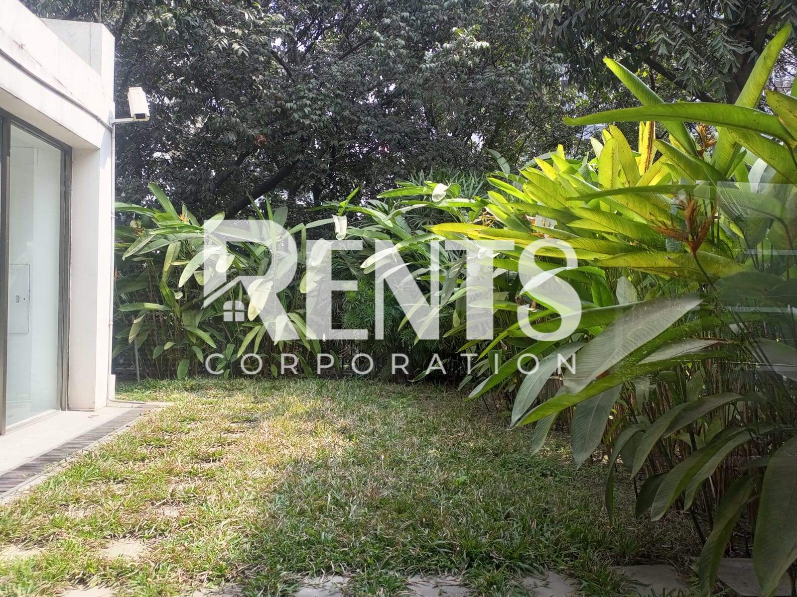 Villa on Hollywood Boulevard