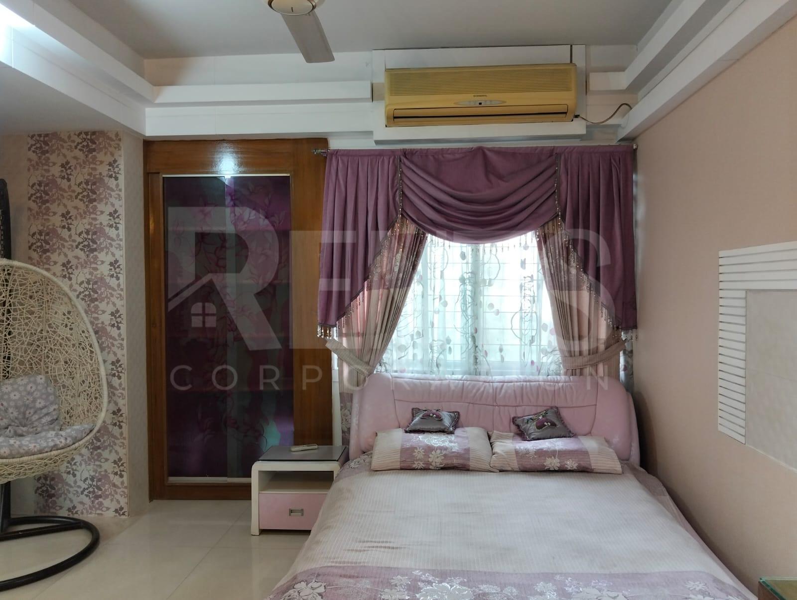 Villa on Hollywood Boulevard