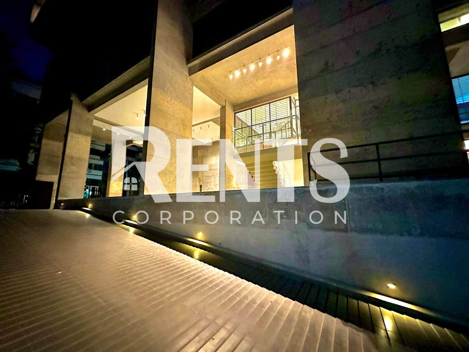 Villa on Hollywood Boulevard