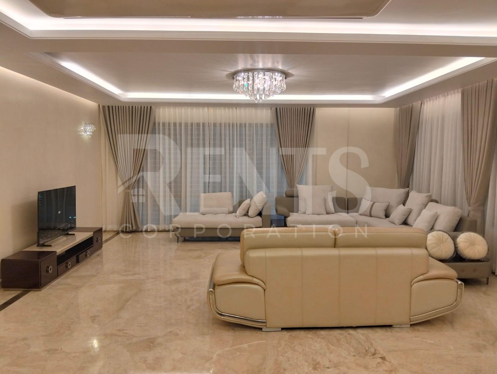 Villa on Hollywood Boulevard