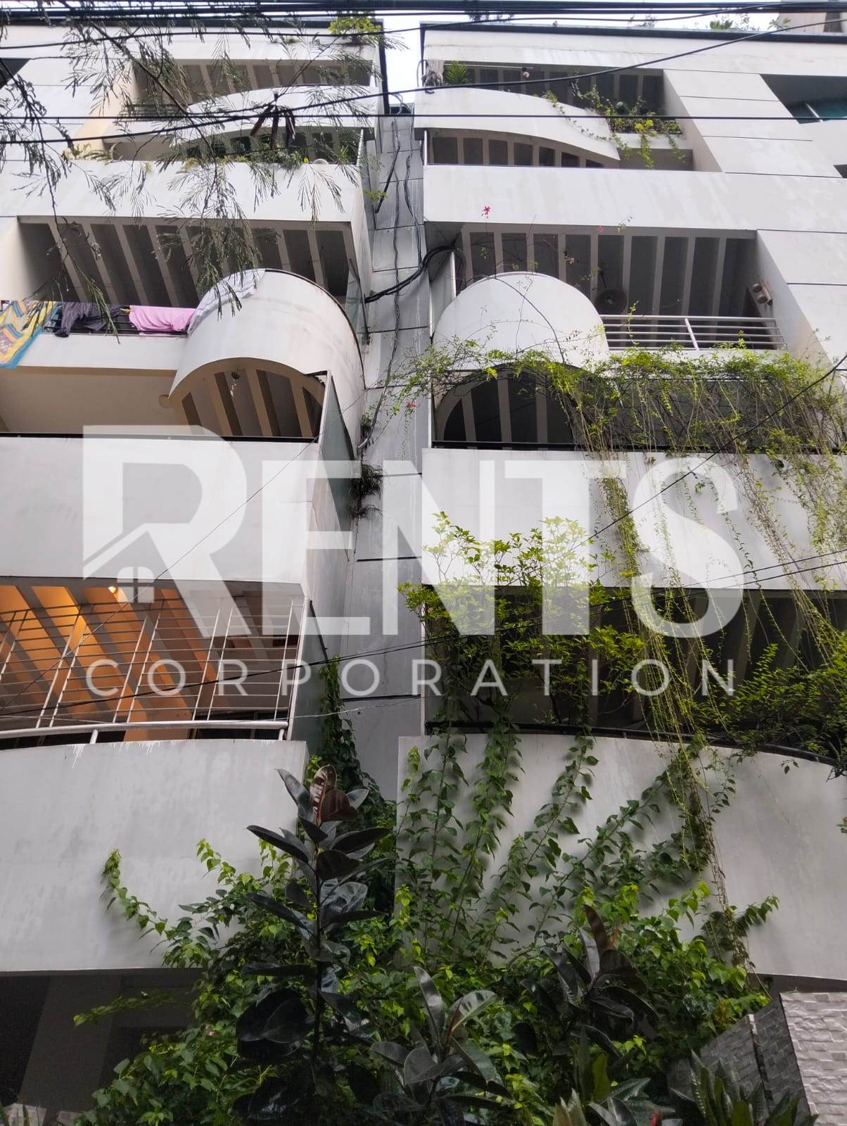 Villa on Hollywood Boulevard