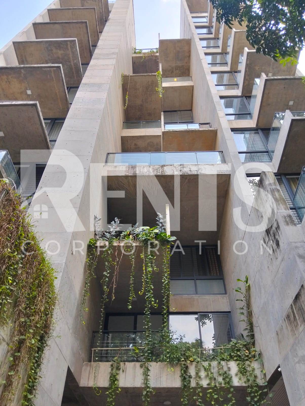 Villa on Hollywood Boulevard