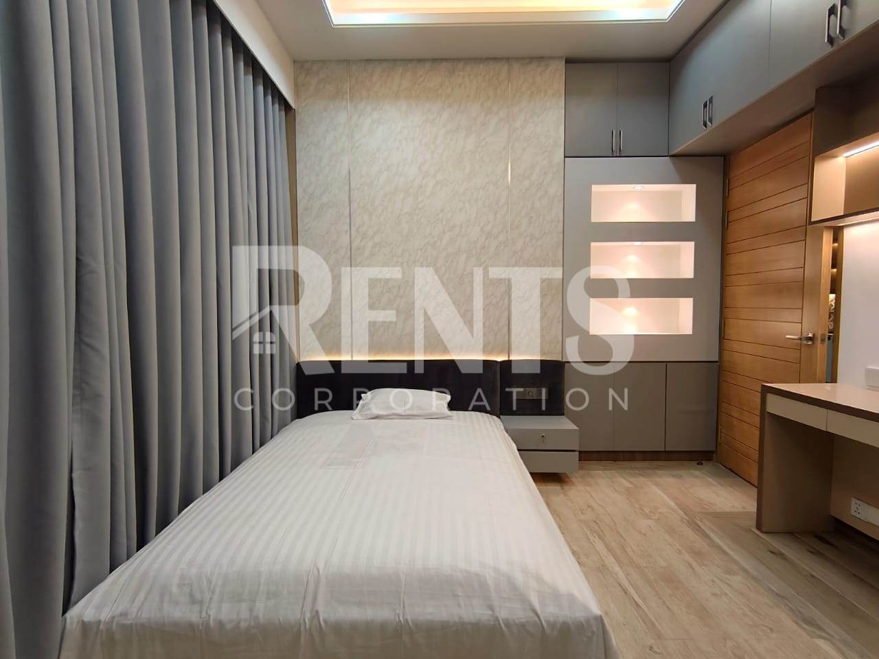 Villa on Hollywood Boulevard