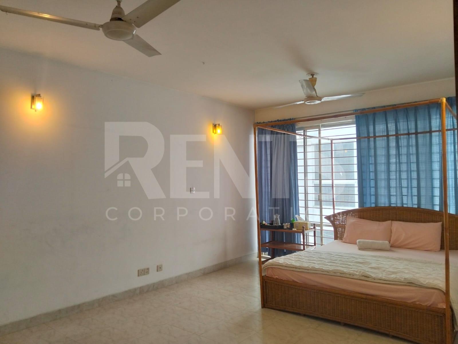 Villa on Hollywood Boulevard