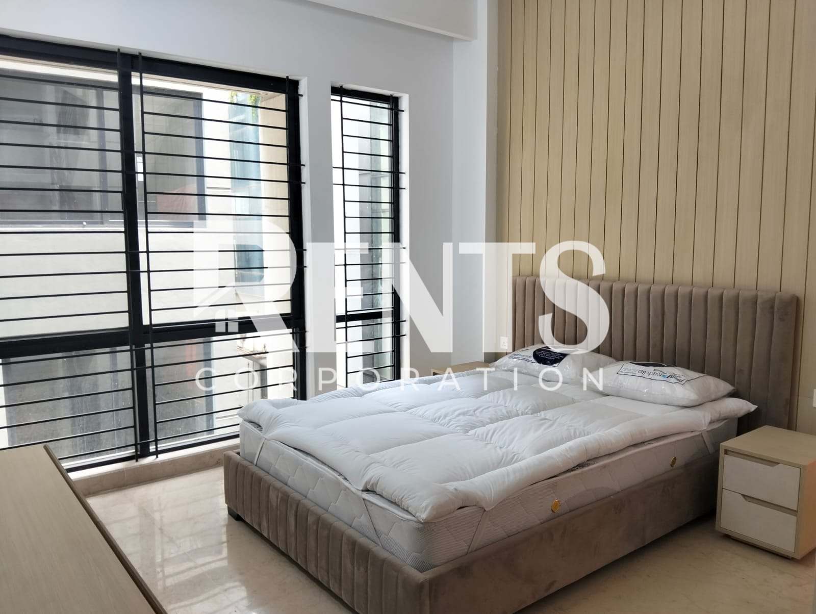 Villa on Hollywood Boulevard