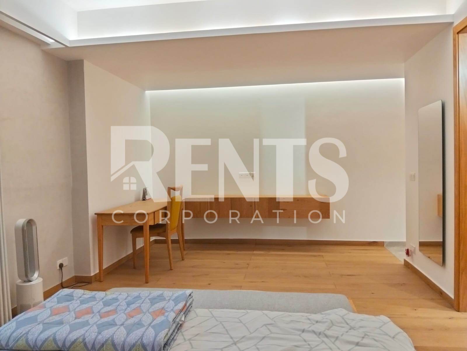 Villa on Hollywood Boulevard