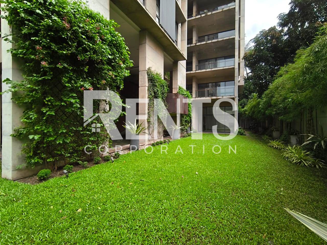 Villa on Hollywood Boulevard