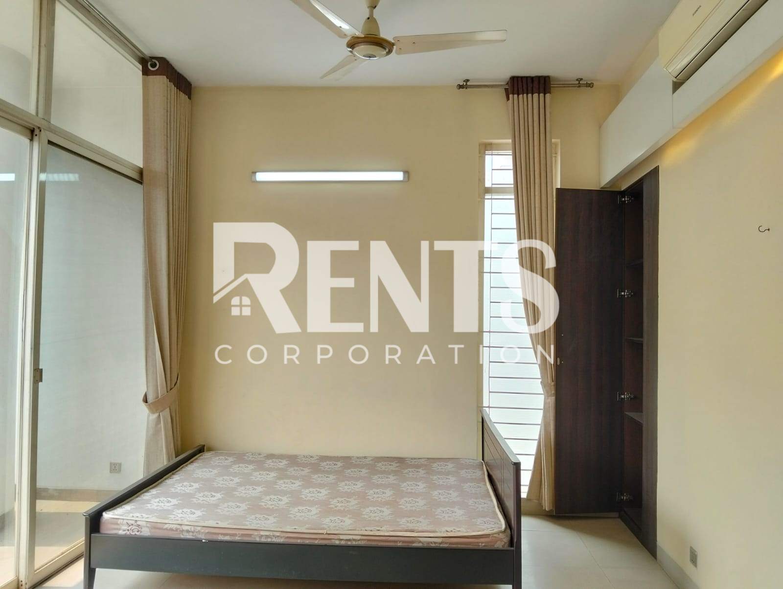 Villa on Hollywood Boulevard