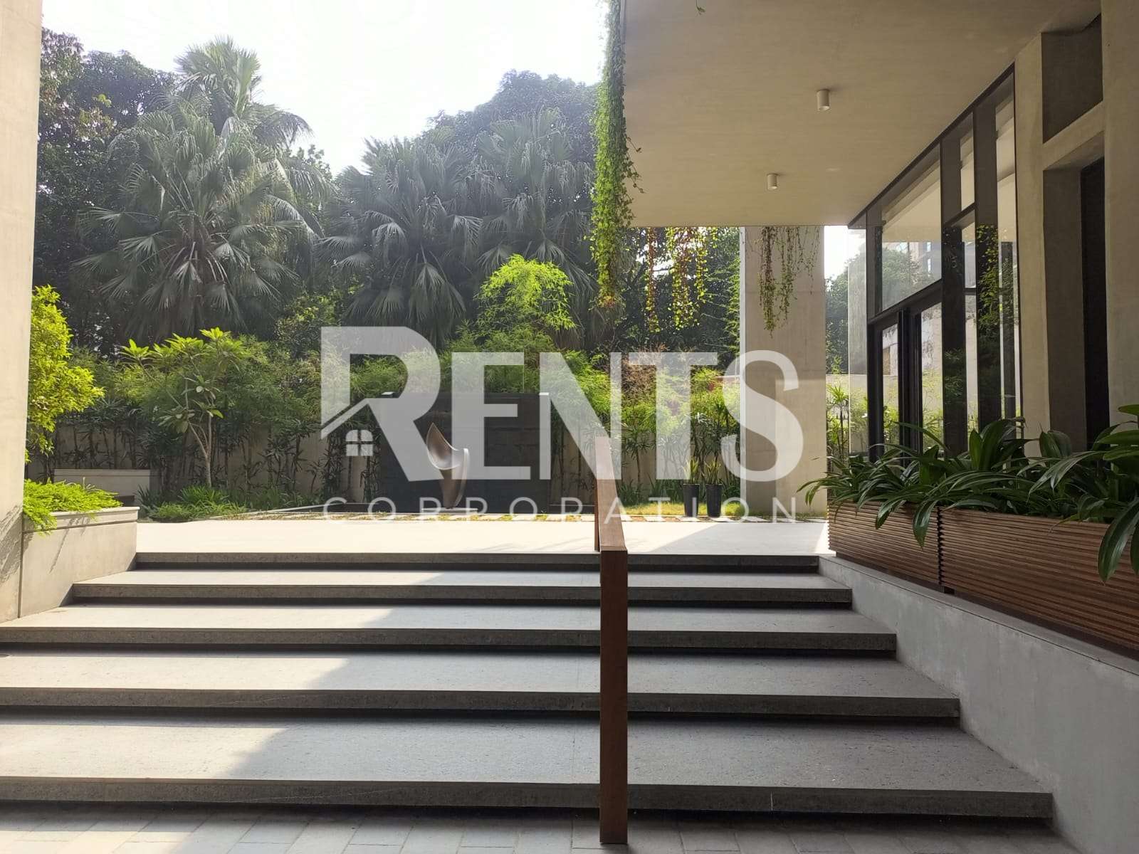 Villa on Hollywood Boulevard