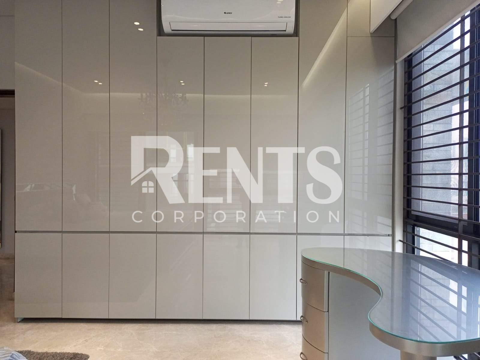 Villa on Hollywood Boulevard