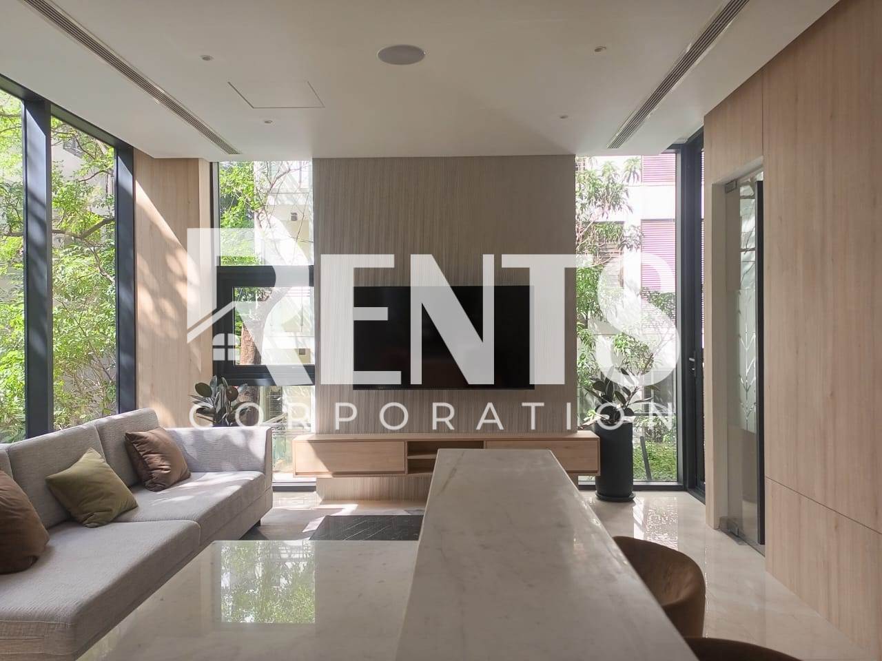 Villa on Hollywood Boulevard