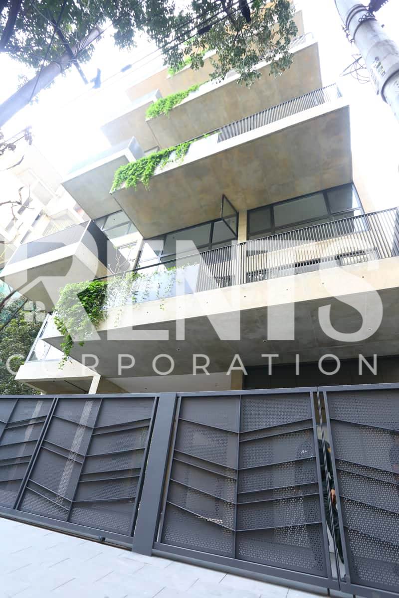 Villa on Hollywood Boulevard