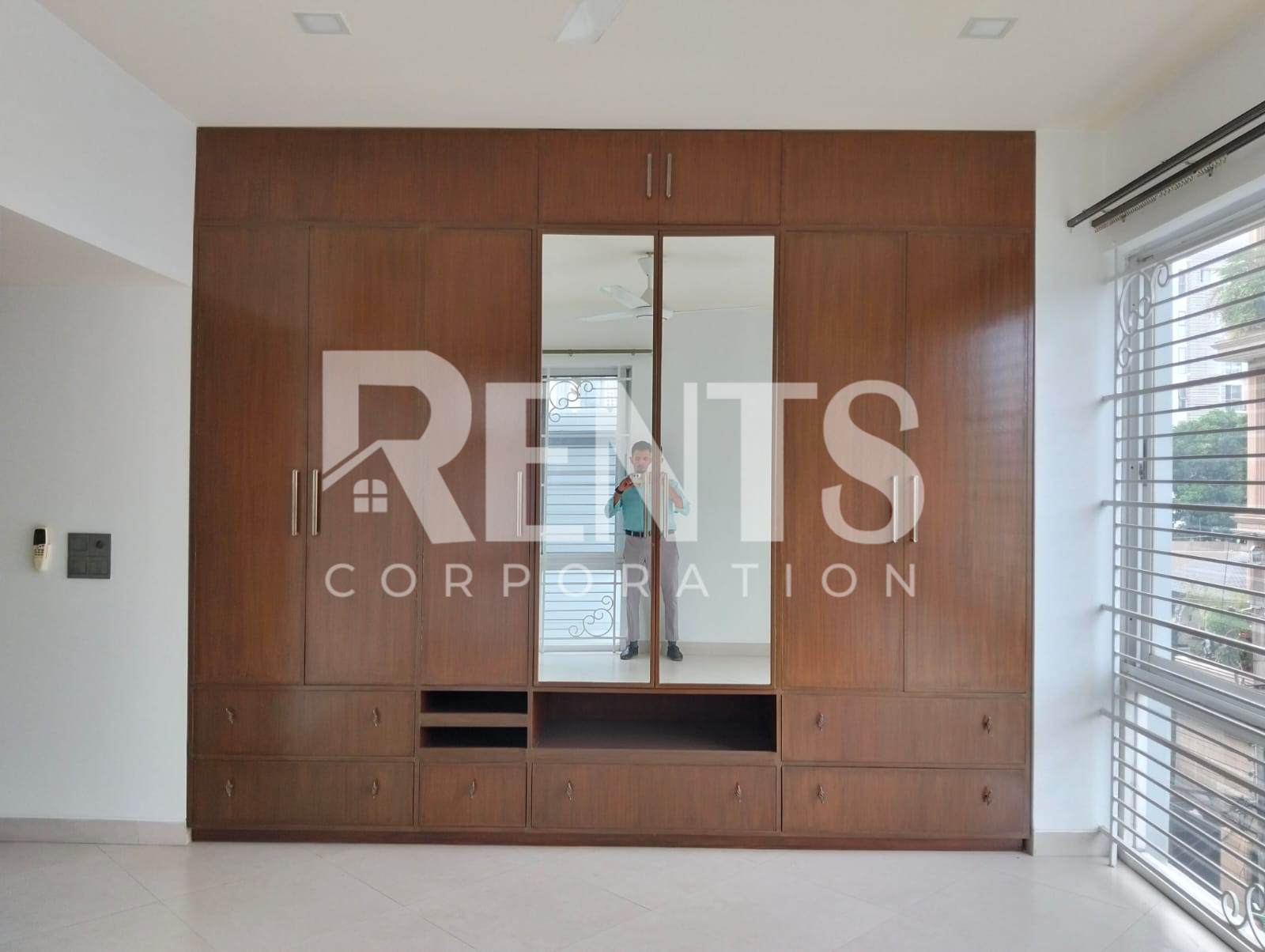 Villa on Hollywood Boulevard