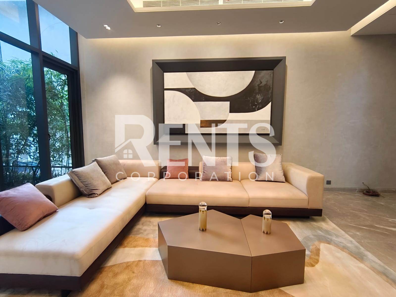 Villa on Hollywood Boulevard