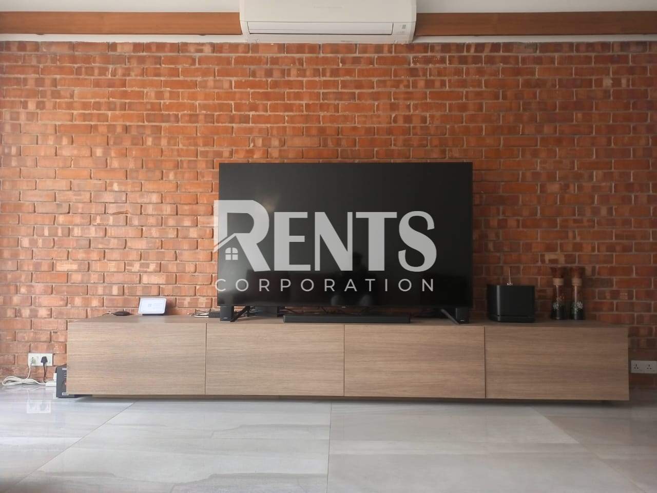 Villa on Hollywood Boulevard