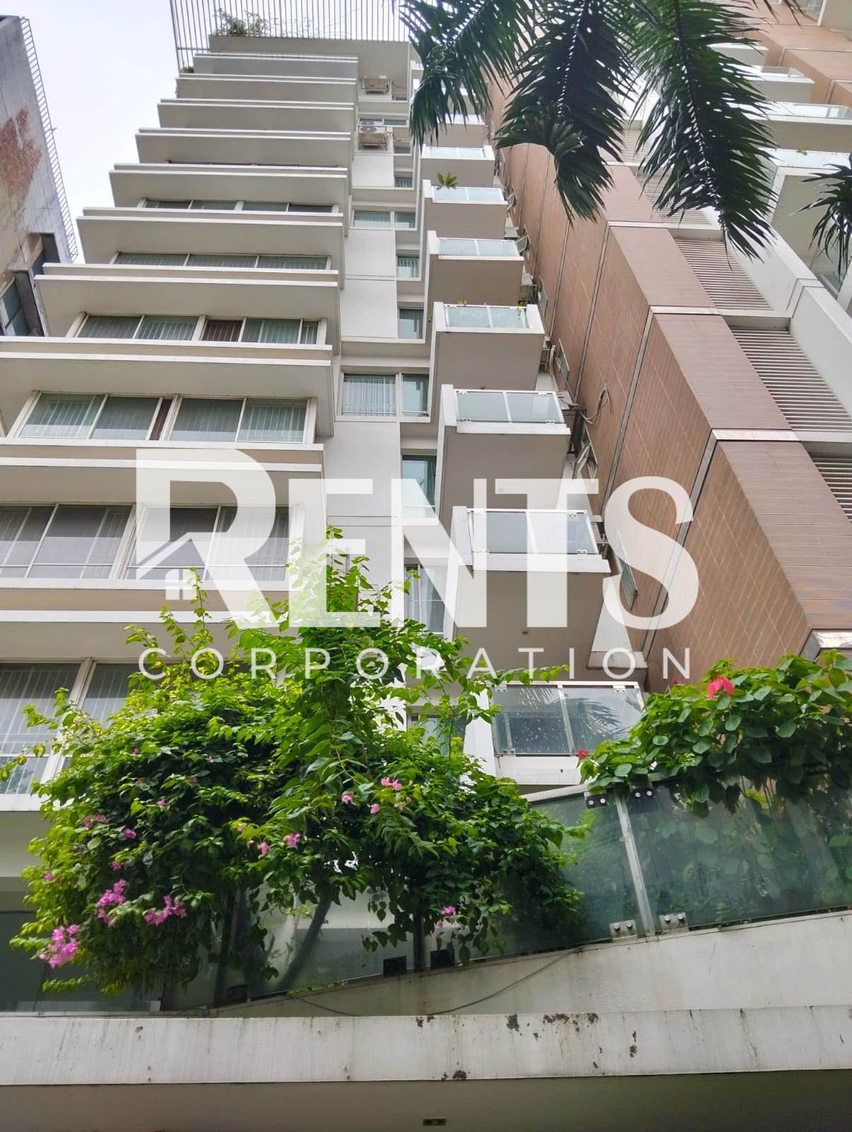 Villa on Hollywood Boulevard