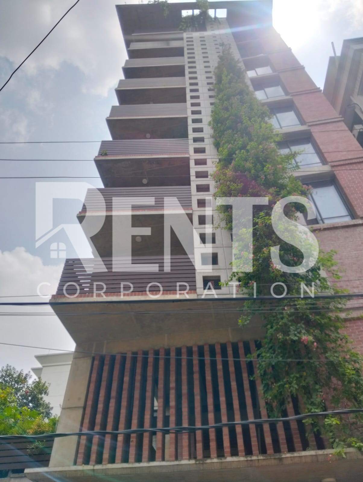 Villa on Hollywood Boulevard