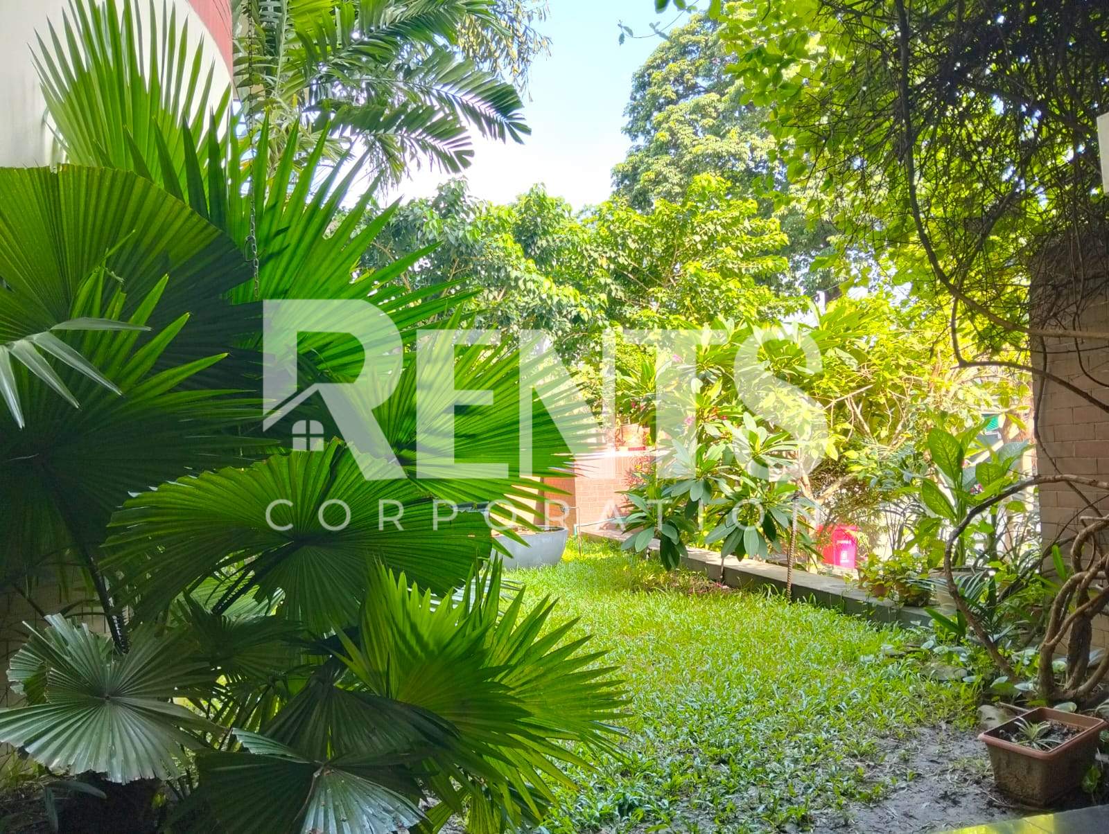 Villa on Hollywood Boulevard