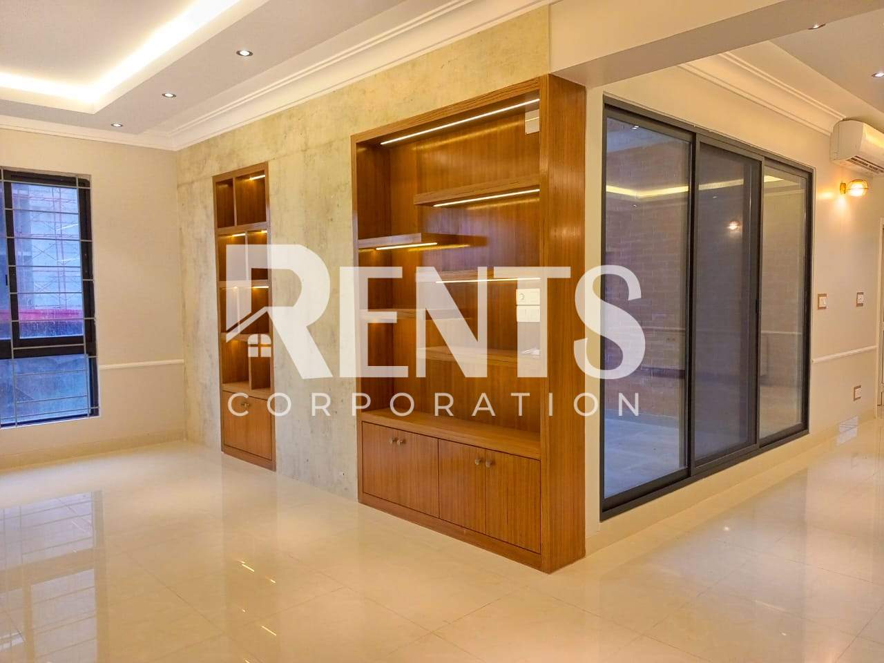 Villa on Hollywood Boulevard