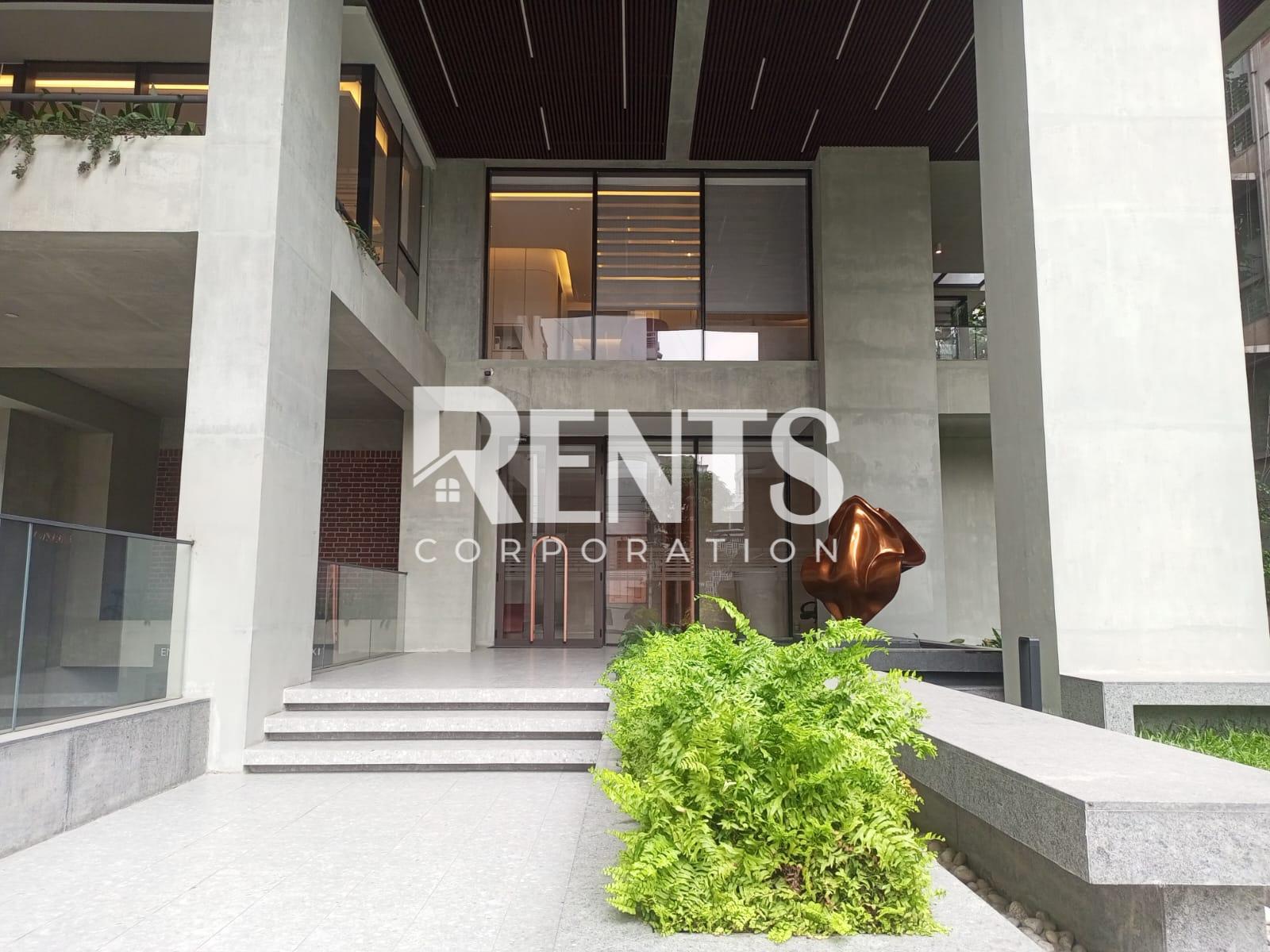 Villa on Hollywood Boulevard