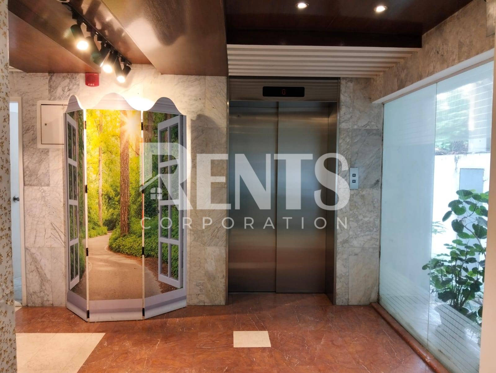 Villa on Hollywood Boulevard