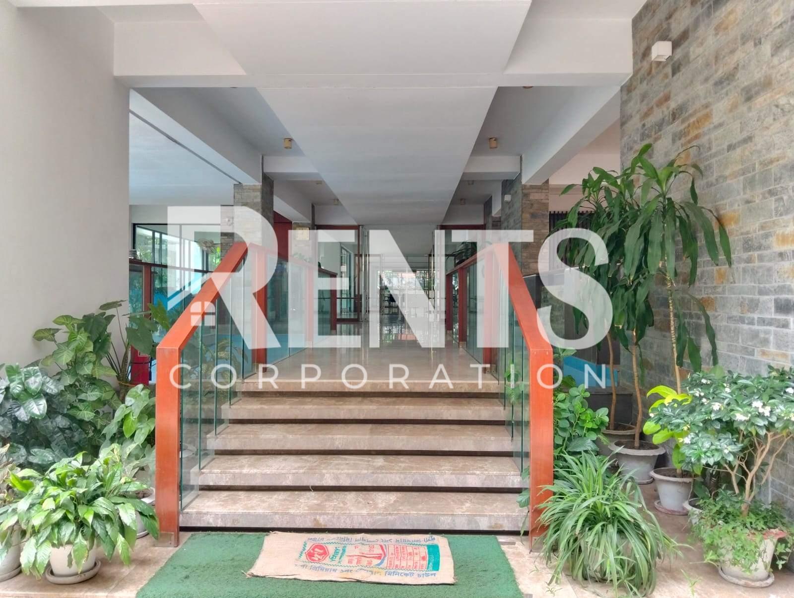 Villa on Hollywood Boulevard