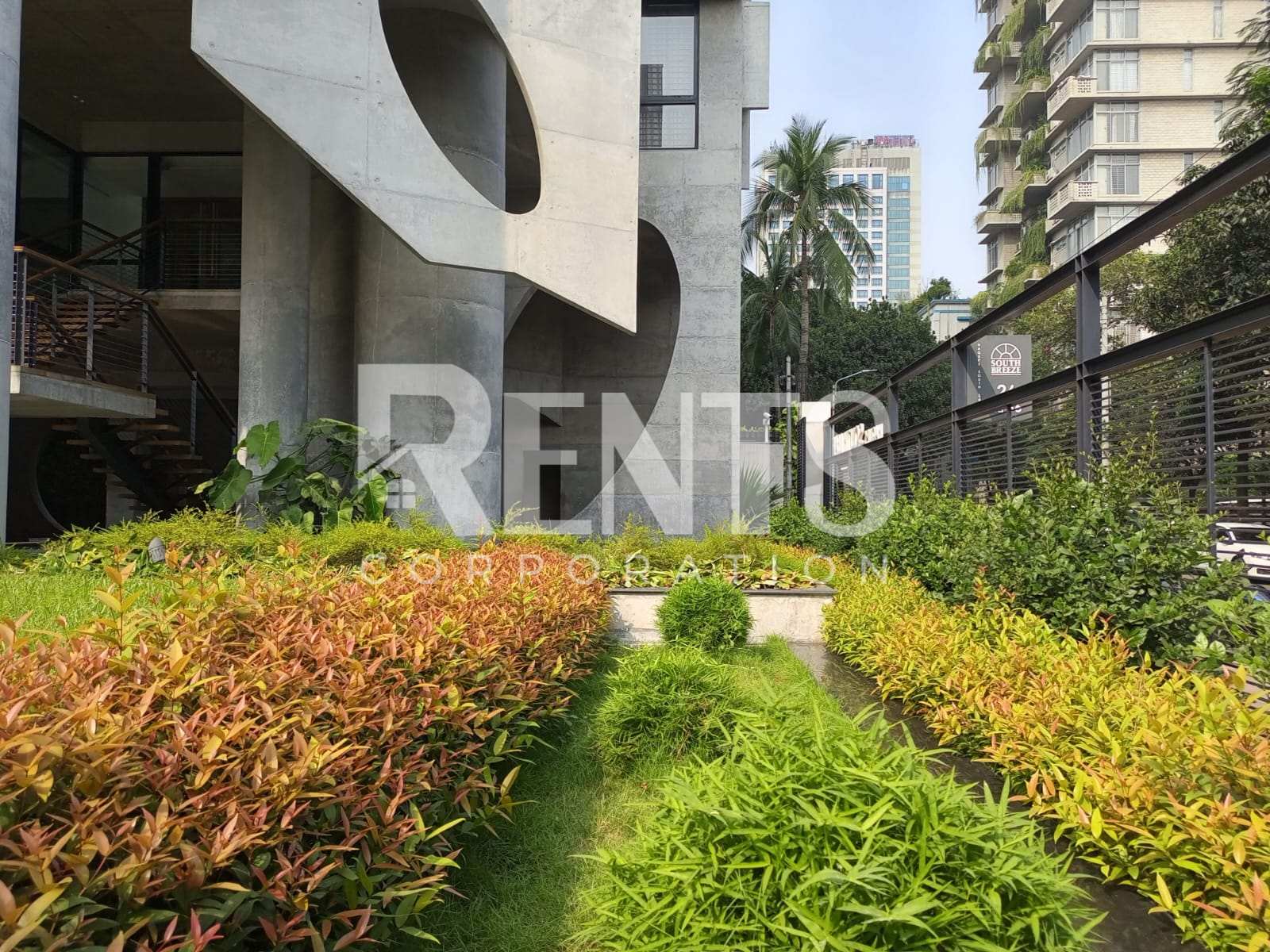 Villa on Hollywood Boulevard