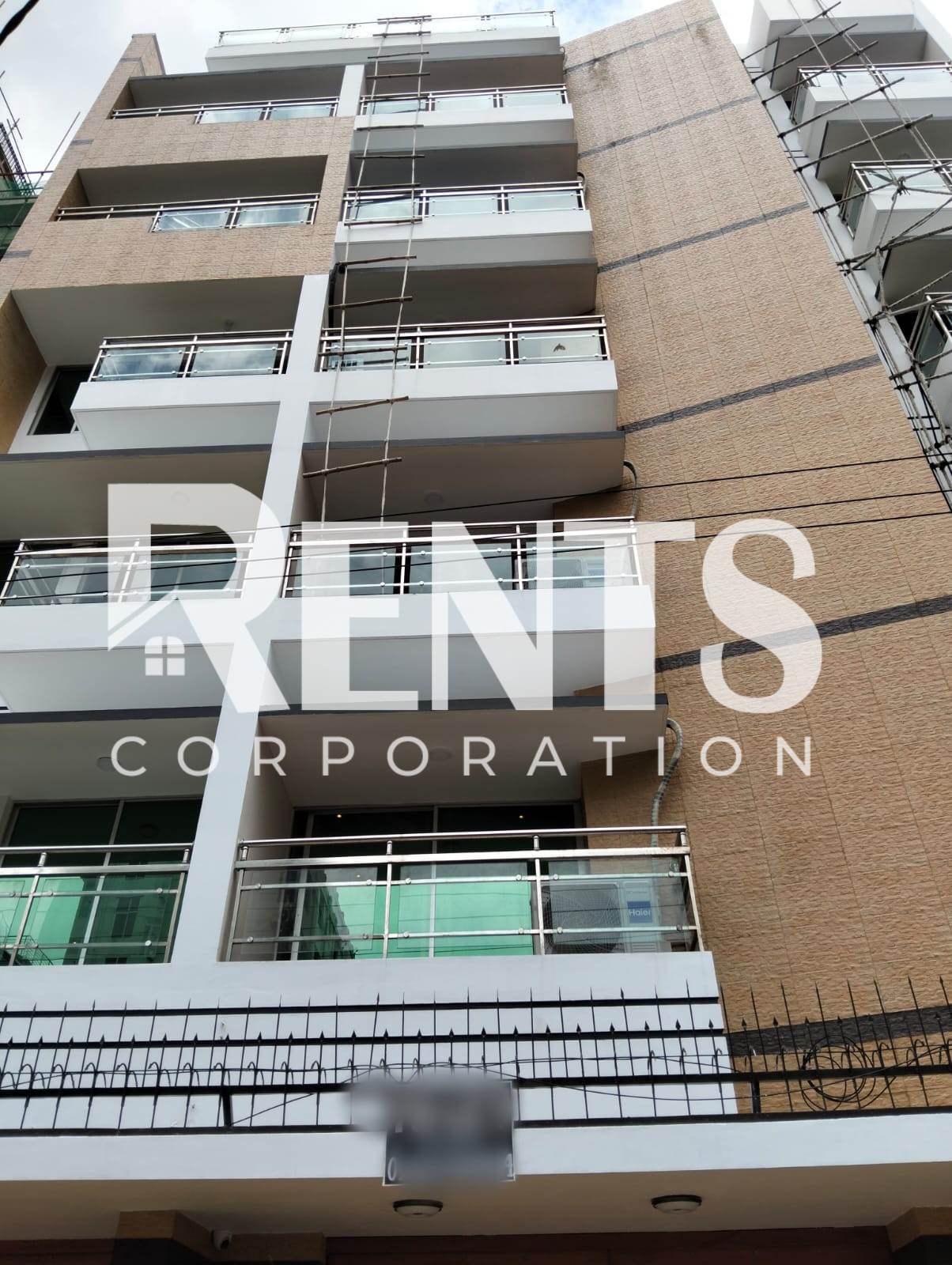 Villa on Hollywood Boulevard